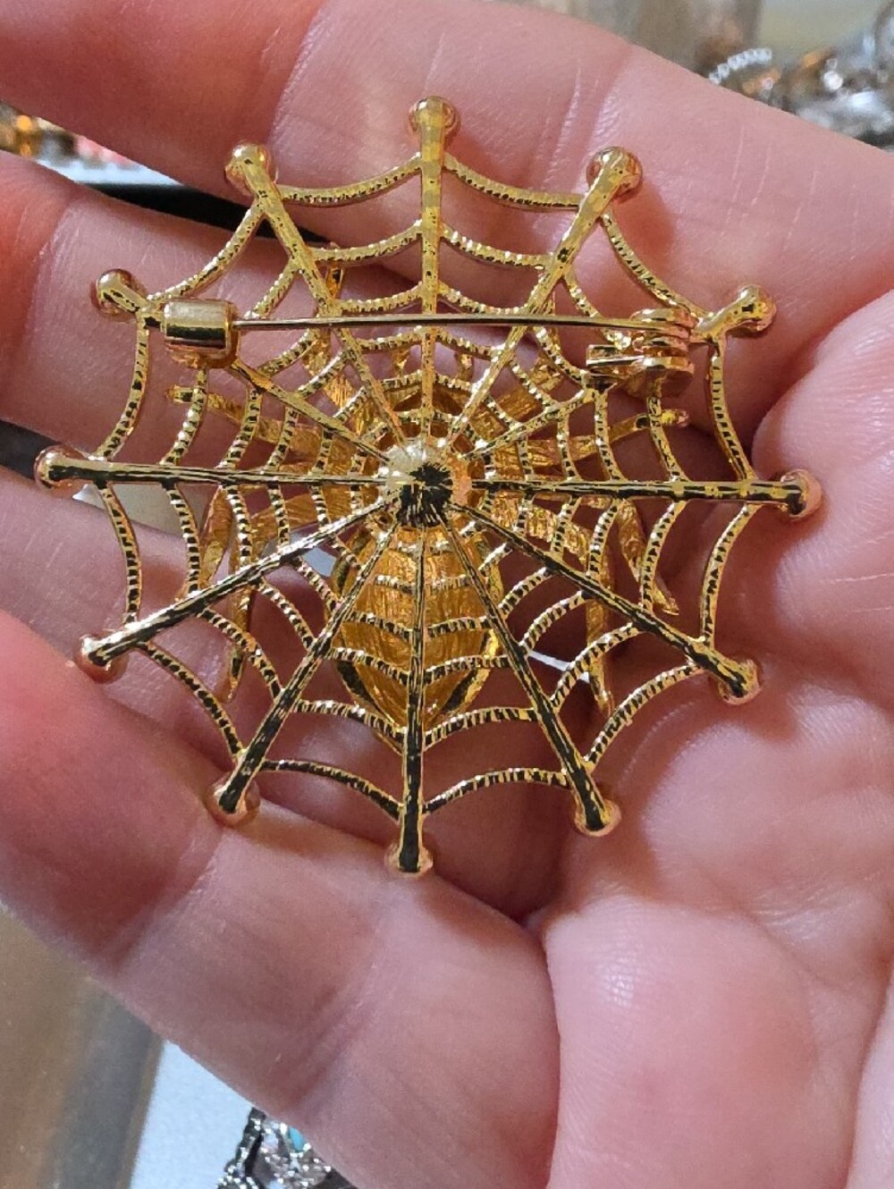 A44- Gold Crystal Spider Web Brooch - Sparkling Gold Tone Fashion Pin - Picture 2 of 2